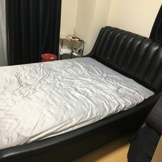 ゴージャス ダブルベッド レザー  10万購入 3月18日まで引取り限定 明日までにお話無ければ取り下げします。