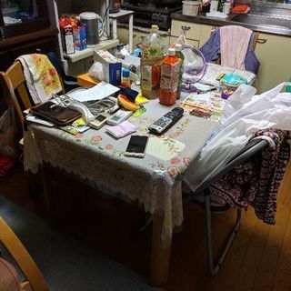 タンス他、まだ片付けが終わってません。