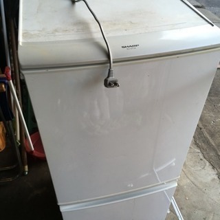 冷蔵庫 シャープ SJ-UT14 2011年  土台さびあり