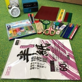 電動鉛筆削り、色鉛筆、筆記用具等のセット