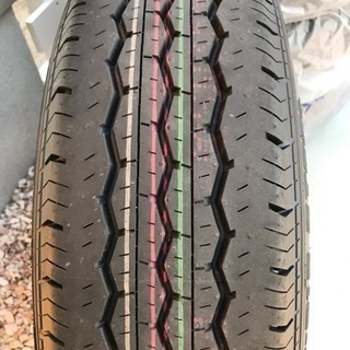 ハイエース 純正タイヤ ホイール・ナット付き