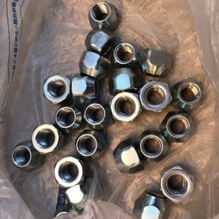 ハイエース　純正タイヤ　ナット付き　④ ハイエース 純正タイヤ ホイール・ナット付き