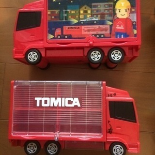 トミカが8台収納できるトラック