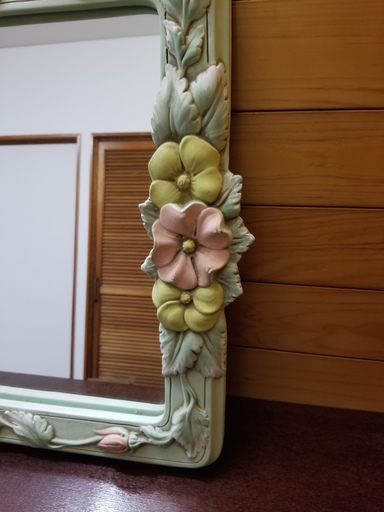 アンティーク オシャレな花の彫刻フレームの鏡 トモトリ 延岡のミラー 鏡の中古あげます 譲ります ジモティーで不用品の処分
