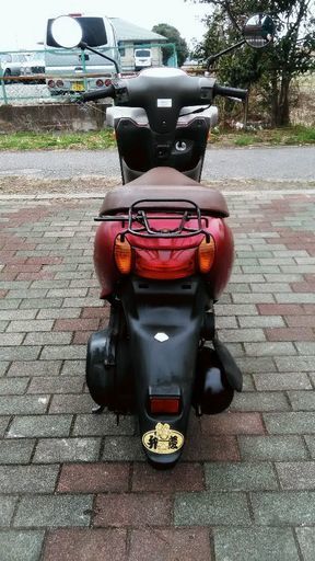 バイクのエンジンはとても良いです。鈴木（Let's 4 Basket）。 非常に