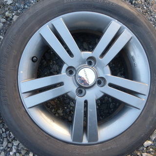 タイヤ、ホイール 日産 ノート オーテック純正15インチ 175/60R15 バリ 