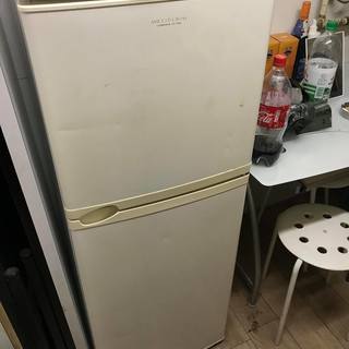 【中古152リットルの冷蔵庫を差し上げます】古い冷蔵庫ですが、絶...