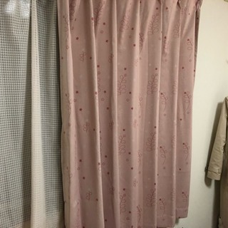 ピンク花柄カーテン