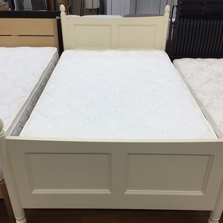 LAURA ASHLEY セミダブルベッド販売中！！