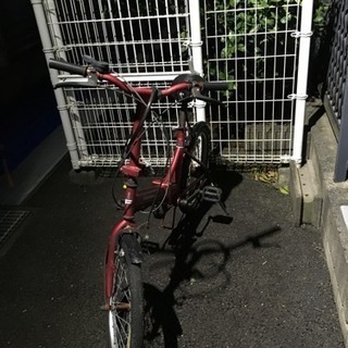 赤の折り畳み自転車