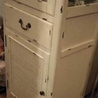 アンティーク調フレンチガラスキャビネット