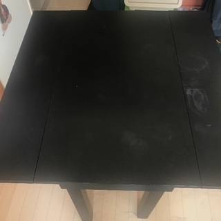 黒いテーブル差し上げます。