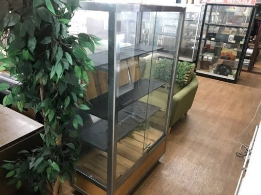 ガラスショーケース USED (約)幅90×奥行45×高さ150cm キャスター付
