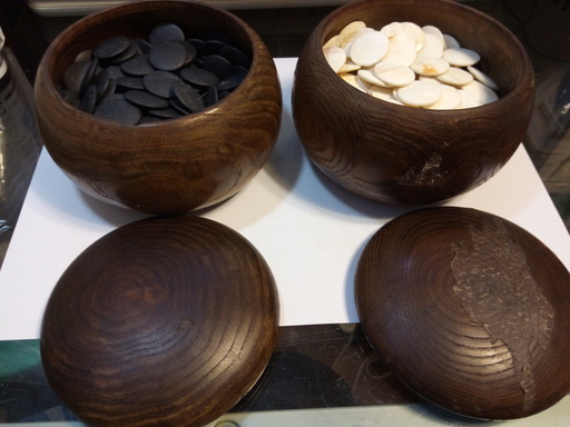 碁石と碁笥のセット　白黒　売ります