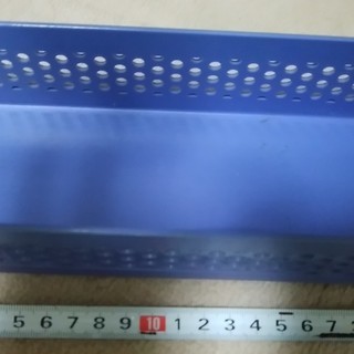 青いプラスチックケース四角