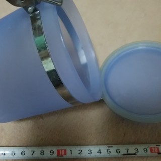 青いプラスチックケース丸