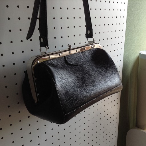 ひとつひとつを丁寧につくる手縫いの革鞄の教室です Natsuken 船橋法典のレザークラフトの生徒募集 教室 スクールの広告掲示板 ジモティー