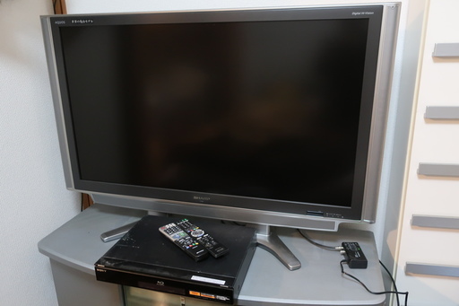 シャープ46型液晶テレビ+テレビ台+おまけソニーブルーレイレコーダー