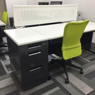 中古 オフィス用 デスク140cm 脇机 イス パネル 4点セット 引き取りのみ - オフィス用