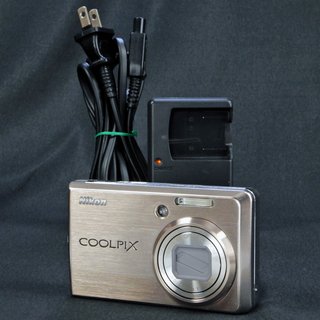 Nikon デジタルカメラ COOLPIX S600 チタンシル...