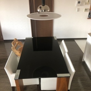 ダイニングテーブルを売ります aaa-dubai.com