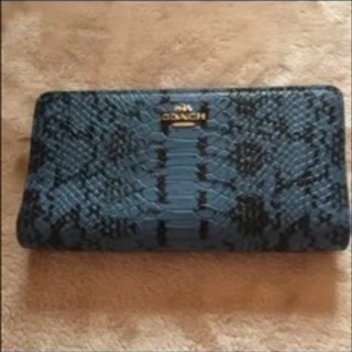 COACH パイソン柄 長財布