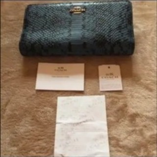 COACH パイソン柄 長財布