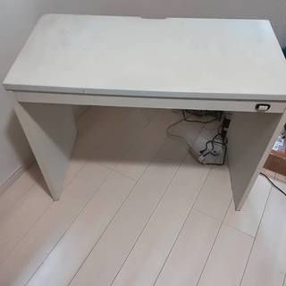 白のテーブル / 机 / デスク