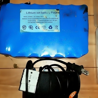 EVO　電動スクーターバッテリー・部品・電動スクーター付-アデランススマスビート美品