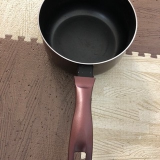 【ノーブランド】【ガス火専用】18cm直径 片手鍋 蓋つき 赤紫色