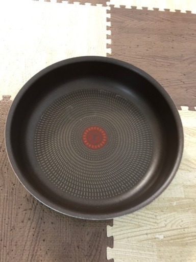 ティファール Ih不可 27 5cm直径 丸フライパン 黄緑 取っ手なし たけ 東大和市の調理器具 鍋 グリル の中古あげます 譲ります ジモティーで不用品の処分