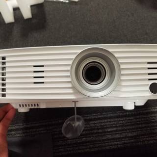 美品】Acer フルHDプロジェクター H6502BD (3400ルーメン、3D対応)