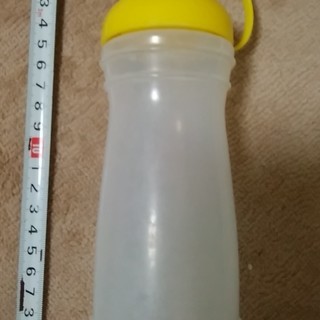 プラスチック容器（ふた黄色）