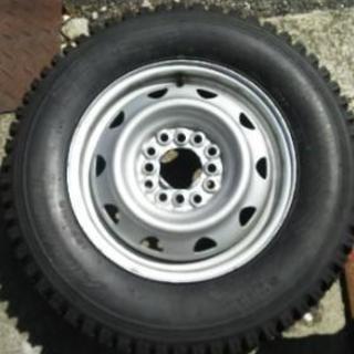   ほぼ新品ｽﾊﾟｲｸﾀｲﾔ 13ｲﾝﾁ ﾎｲｰﾙ付き