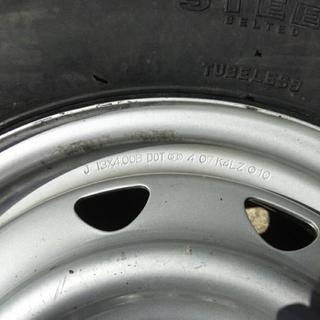   ほぼ新品ｽﾊﾟｲｸﾀｲﾔ 13ｲﾝﾁ ﾎｲｰﾙ付き