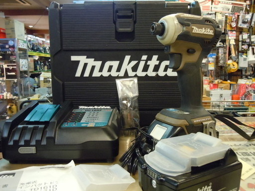 JR-127】makita(マキタ) 充電式インパクトドライバ TD171DGXAB 中古品  