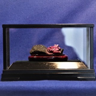 ルビーインゾイサイト 蛙 カエル 鉱物標本 情熱・積極性・直観力・洞察力