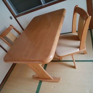 木製テーブルと椅子２脚(今週中！)