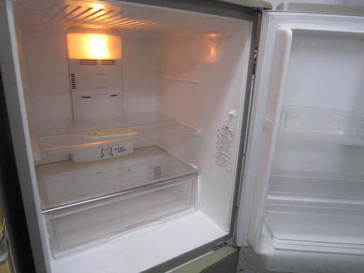 SANYO　255L冷蔵庫３ドア　SR-267J　２００５年製ベージュ色　表面シールあり