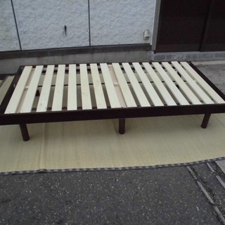 ★組立必要★シンプルなシングルベッド 木製 すのこ式 中古品 J...