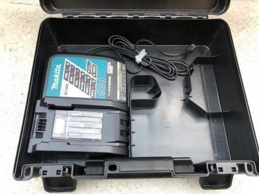 新品！ マキタ 充電器とケースのセット