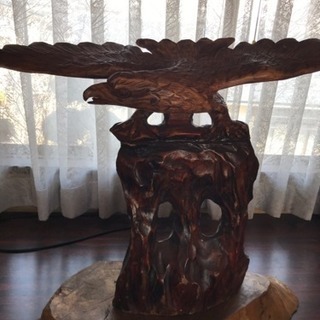 木彫りの鷹