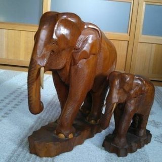 木彫りの象（親子）