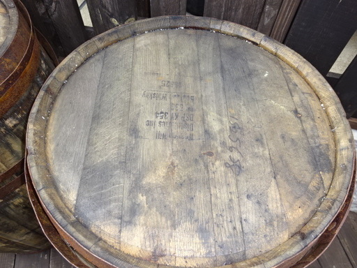 樽　１つ10,000円　バーボン樽　ウイスキー樽　インテリア　レストラン　BAR　テーブル　DIY