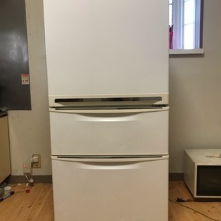 2006年製  ３ドア冷蔵庫 ２４６L