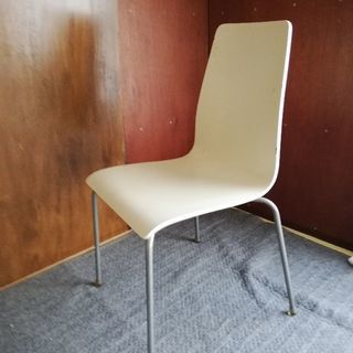 【無料】座り心地の良い白椅子