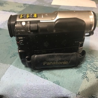 ビデオカメラ（一部機能しません）×2台