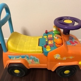 子供用の車のおもちゃ