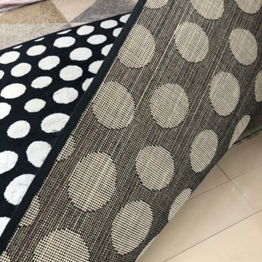 年末セール イケア ドット柄 ラグ モノトーン ミーコブ 元住吉のカーペット マット ラグの中古あげます 譲ります ジモティーで不用品の処分