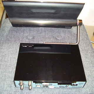 ★中古品★Panasonic プライベートビエラ HDDレコーダー付 ポータブル地上・BS・110度CSデジタルテレビ ★ UN-10T5-K / 2015年製★